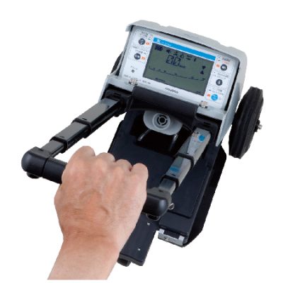 thiết bị kiểm tra rò rỉ khí dễ cháy dạng xe đẩy NEW COSMOS XP-707IIIai đang sử dụng